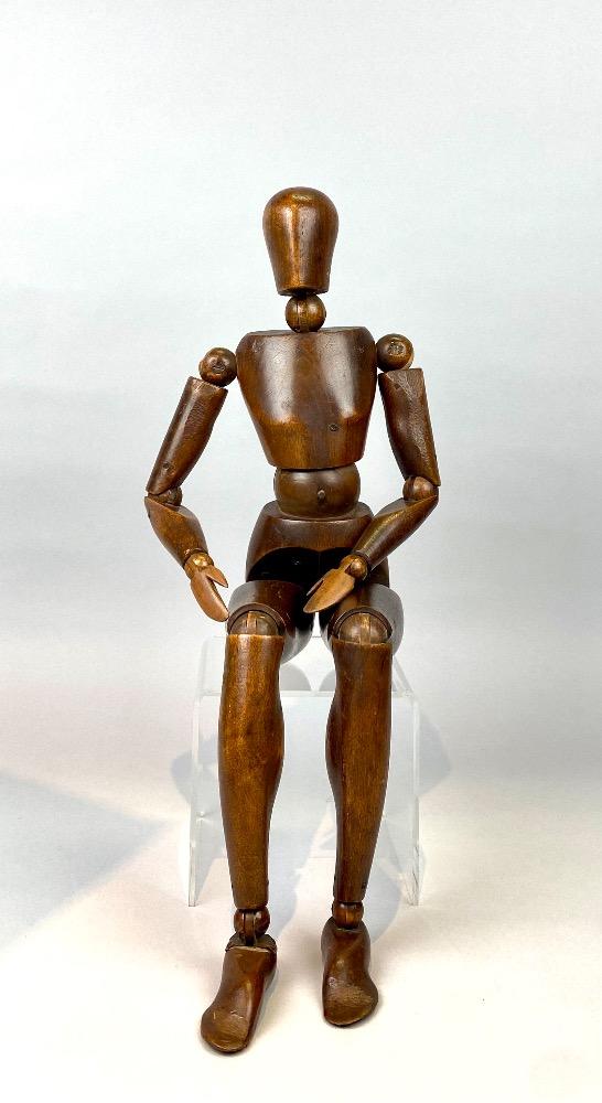 Articulated Studio Mannequin In Walnut, Early 20th Century. Signed .h66cm.