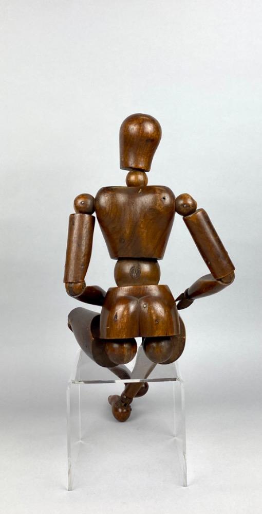 Articulated Studio Mannequin In Walnut, Early 20th Century. Signed .h66cm.