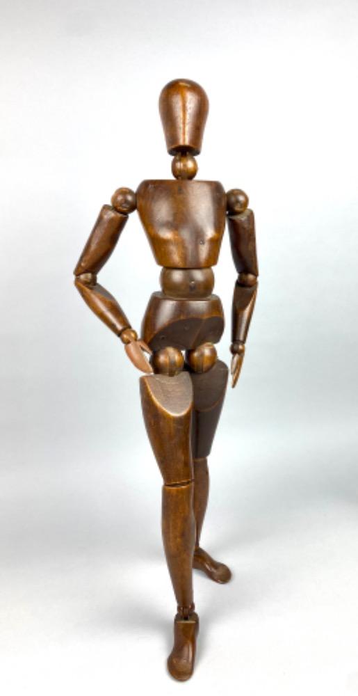 Articulated Studio Mannequin In Walnut, Early 20th Century. Signed .h66cm.