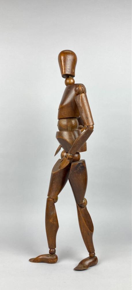 Articulated Studio Mannequin In Walnut, Early 20th Century. Signed .h66cm.