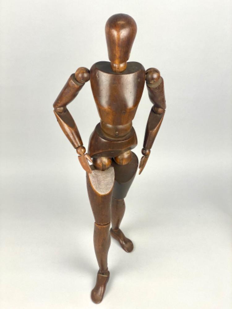 Articulated Studio Mannequin In Walnut, Early 20th Century. Signed .h66cm.